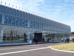 野田事業所内に新たに開設した研究開発棟「LIXIL Housing Technology R&D Center」