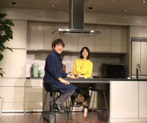「Irori Dining」では、キッチンを単なる調理の場ではなく、囲炉裏を囲むようにみんなが楽しく集える場として再構築。発表会では、俳優のムロツヨシさんと女優の石田ゆり子さんも体験