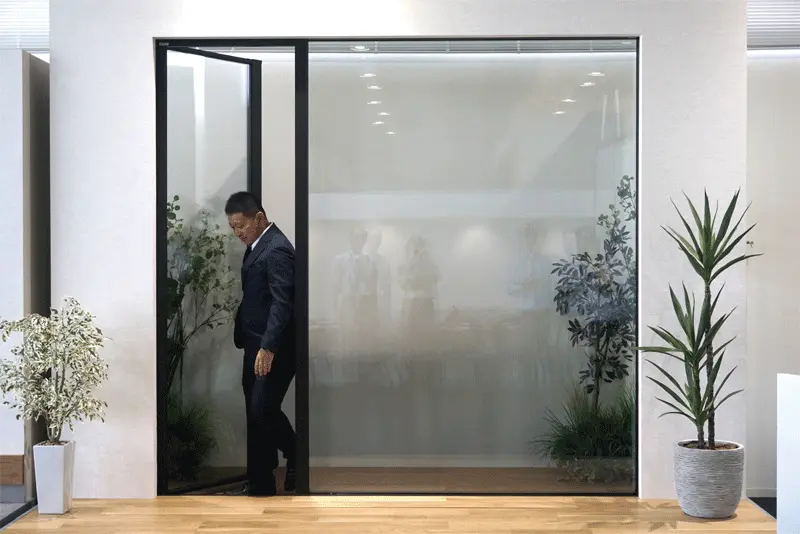 テラス窓の折ドア（モデルルームから外したもの） LIXIL】折り戸の取り外しと取り付け方法 - YouTube